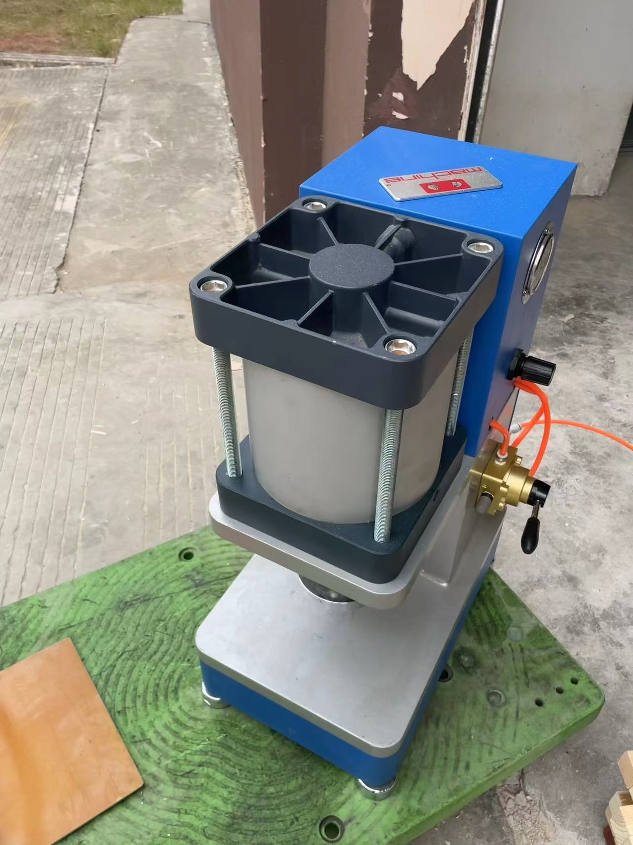 江蘇摩信氣動(dòng)沖片機(jī)順利通過(guò)煙臺(tái)客戶(hù)驗(yàn)收